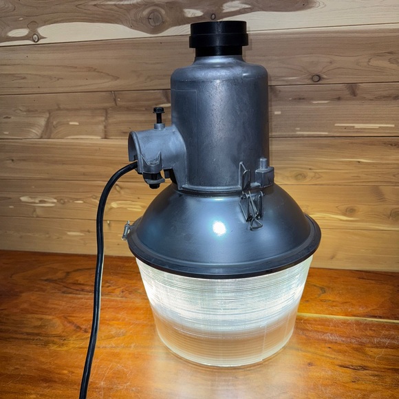 18” Aluminum LED Industrial Streetlight Security Pole Mountable Barn Lamp Light - Picture 5 of 12